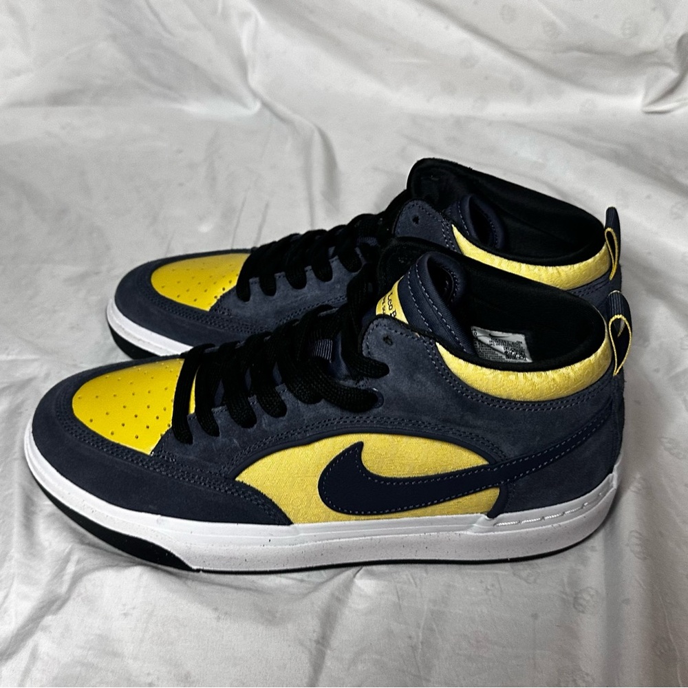 Nike Leo Baker Men's Black and Yellow Sneakers SIZE 10
